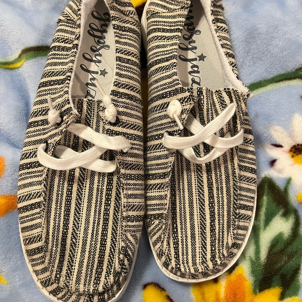 Gypsy jazz. New size 8.